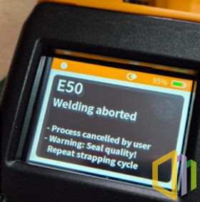 Nowa linia wiązarek akumulatorowych Strapex STB 5 komunikaty na panelu